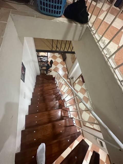 Nhà đẹp khu vực Hồng Mai ngõ to ô tô tránh