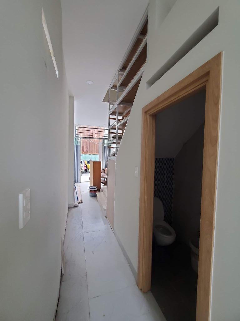 NHÀ MỚI XINH SẮN GIÁP Q1