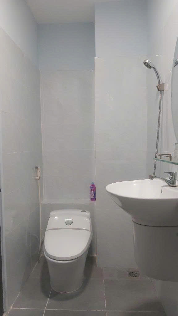 NHÀ MỚI XÂY- HẺM TRƯỚC NHÀ 4M - GẦN TRUNG TÂM BÌNH THẠNH GIÁP Q1- CÁCH NHÀ THỜ THI NGHÈ 300M