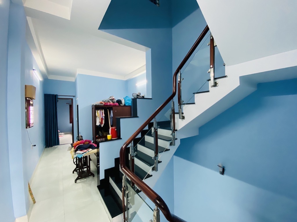 CẦN BÁN GẤP NHÀ 3 TẦNG 80m2, HẺM XE HƠI THÔNG NGAY LINH TÂY