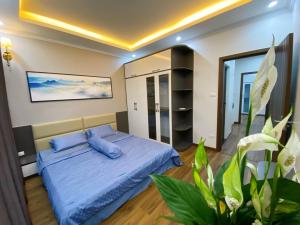 Cần bán nhà 3 TỶ ở Tình Quang, Giang Biên. Sẵn nhà 2 tầng vào ở luôn