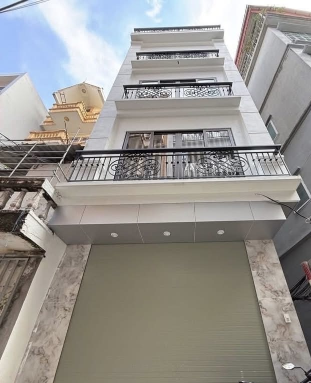 Hạ 1 tỷ bán gấp nhà trung tâm Hoàng Mai