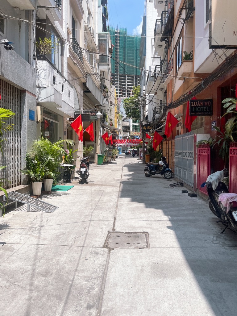 NHÀ 4 TẦNG BTCT ĐƯỜNG TRẦN HƯNG ĐẠO - TRUNG TÂM QUẬN 1 - KHU NGƯỜI NƯỚC NGOÀI HAY THUÊ Ở - DTCN 30M2 - GIÁ 5.5 TỶ TL