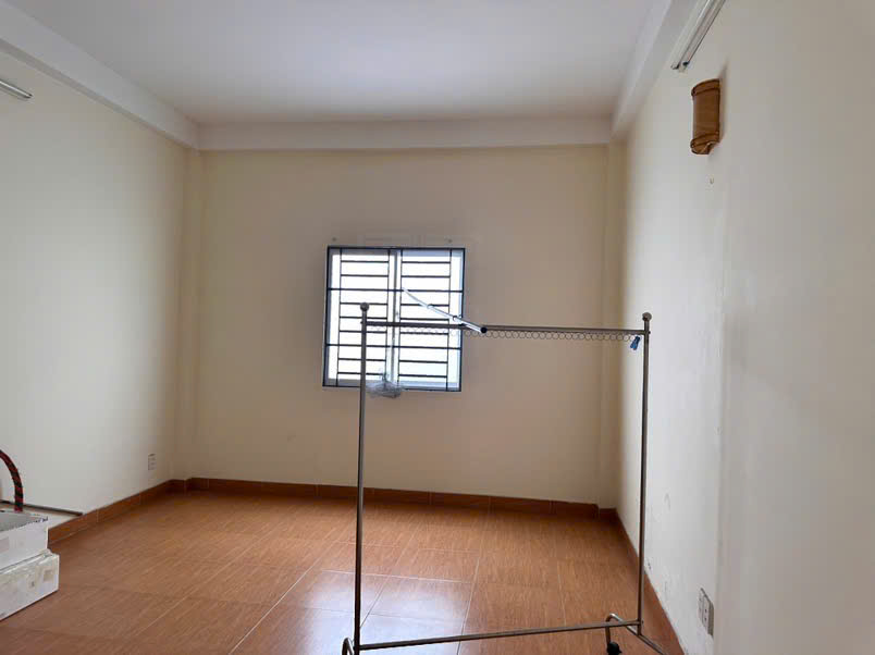 Mặt tiền 1 sẹc, kinh doanh hẻm 3m, chủ thiện chí.