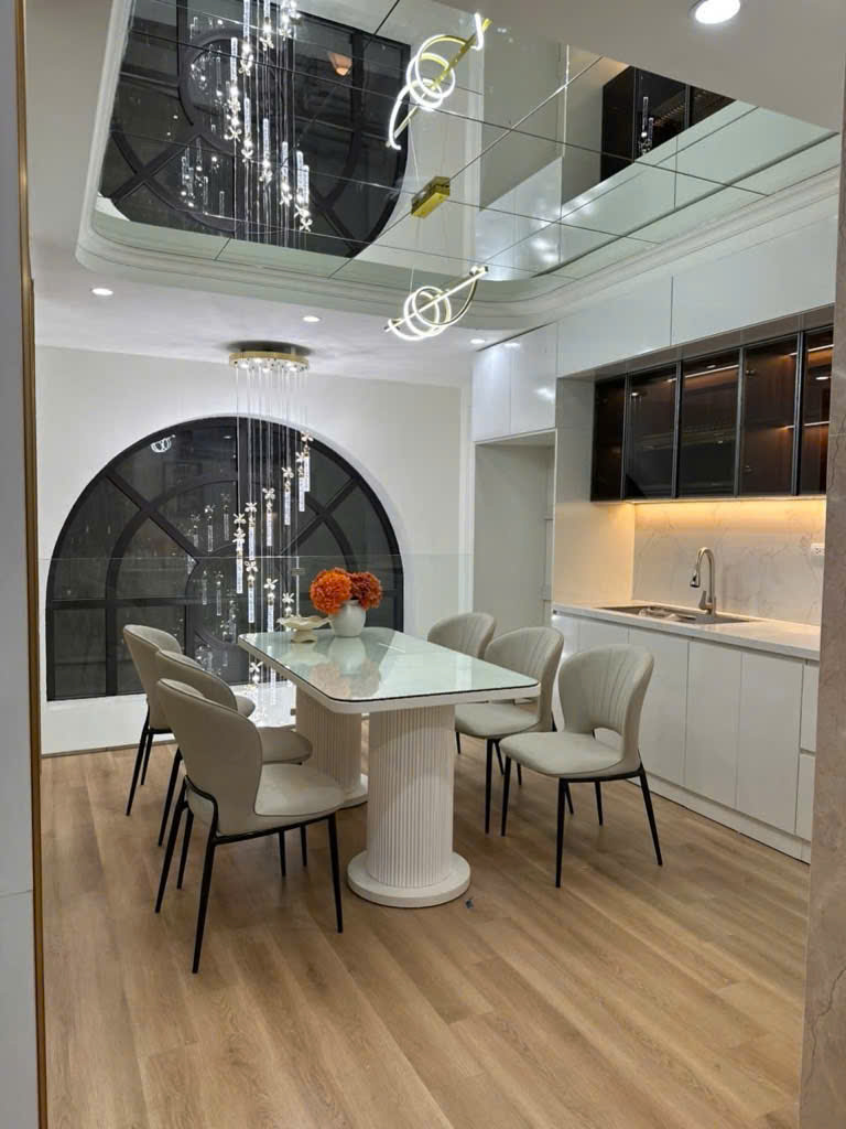 Bán Biệt thự nhà vườn mini, Thang Máy, Nguyễn Xiển 60m, 6 tầng giá 13.9 tỷ.