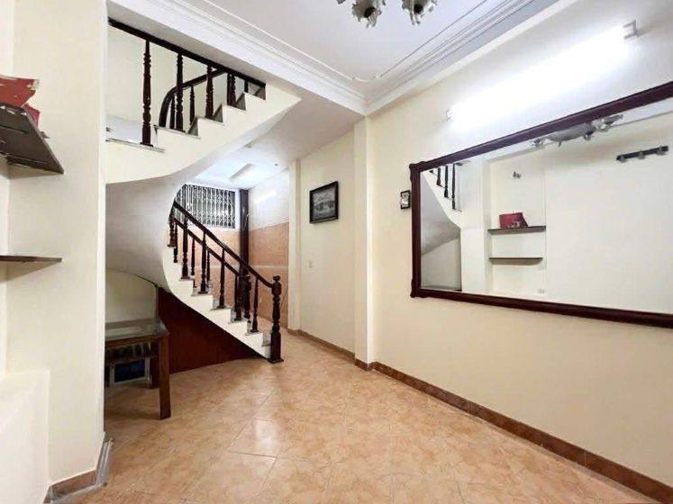 Siêu Hiếm Trong Phân Khúc 9 Tỷ Nhà Phố Thái Hà - 10M Ra Ô Tô Tránh - 2 Thoáng - Sổ Vuông Đẹp