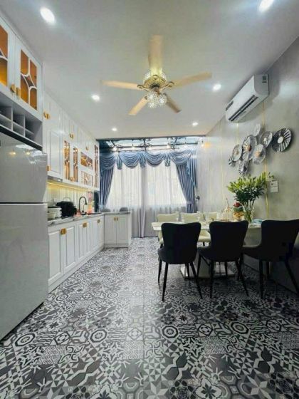 Siêu Phẩm Lương Định Của - Ngay Hồ Phương Mai - Thang Máy - 35m2 - Full Nội Thất - Ngõ Thông