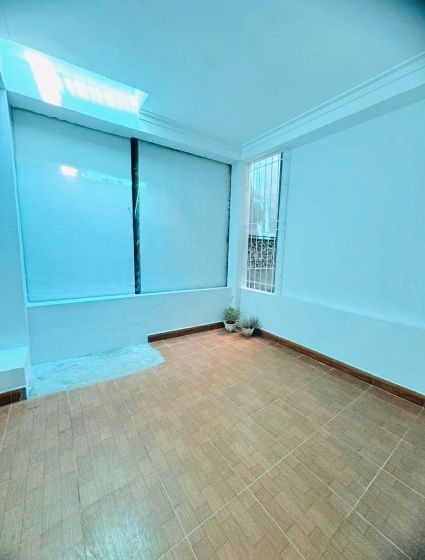 Nhà 5 Tầng Mỹ Đình - Sổ Phân Lô - 41m2 - 20m Ra Ô Tô Tránh - Gần SVĐ Quốc Gia - Ở Ngay