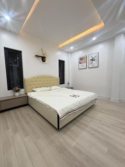 Nhà đẹp ngay hồ Linh Quang- 34m2 - 5 Tầng- Ngõ Thông- Kinh doanh- 30m Ra Ô Tô