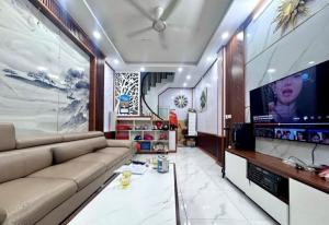 Chỉ 8 Tỷ - Căn Hiếm Còn Sót Lại Tại Thanh Xuân - 5 Tầng - 20 M Ra Phố - Gần Hồ - Nhà Đẹp Về Ở Ngay