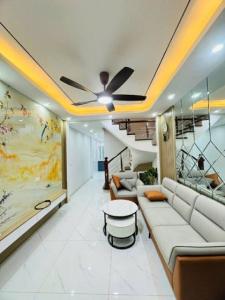 Nhà 5 Tầng Mỹ Đình - Sổ Phân Lô - 41m2 - 20m Ra Ô Tô Tránh - Gần SVĐ Quốc Gia - Ở Ngay