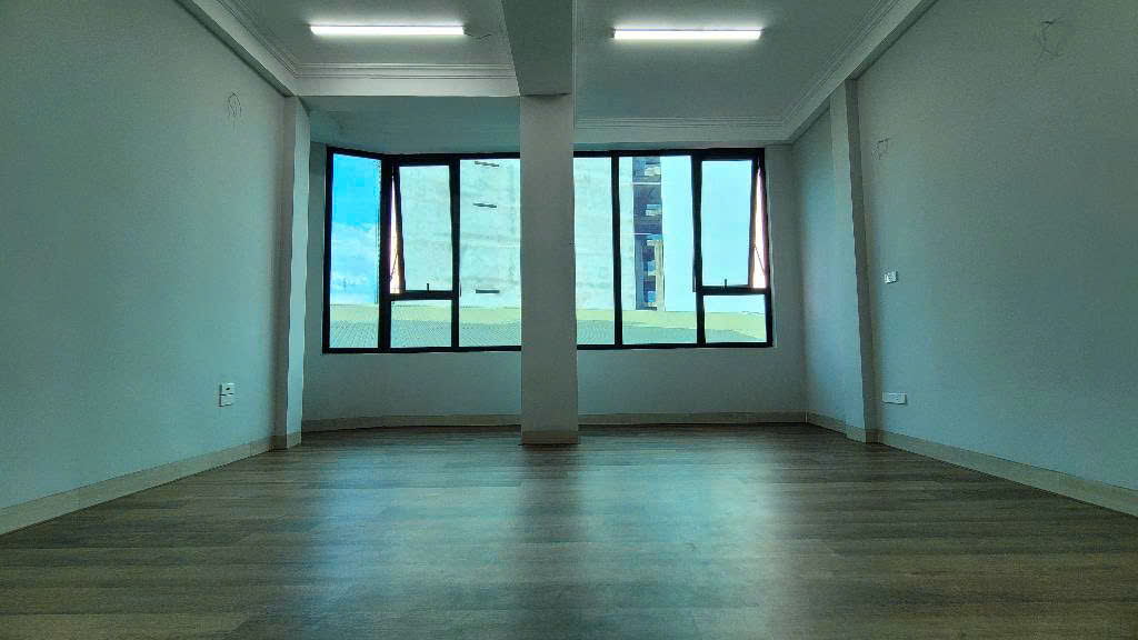 HIẾM - NGUYỄN THỊ ĐỊNH - 5 TẦNG - RỘNG THOÁNG - Ở NGAY