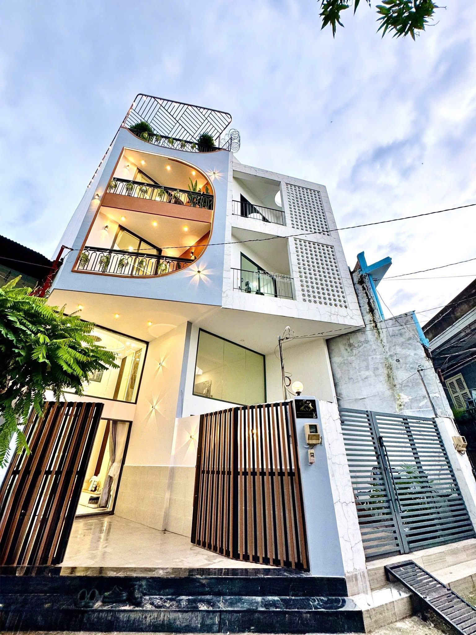 cần bán nhà gần phạm văn đồng