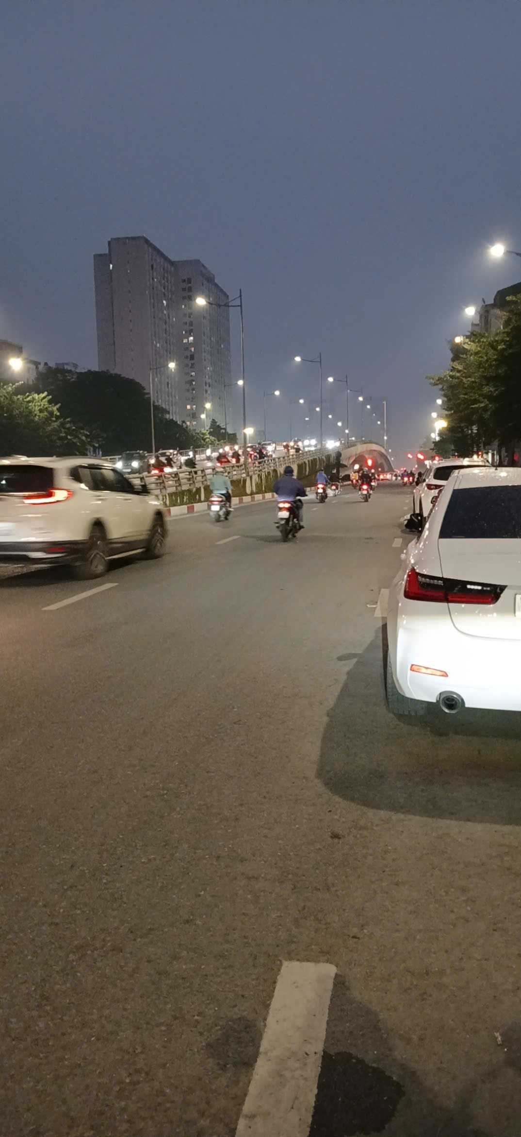 NHÀ PHÂN LÔ HOÀNG QUỐC VIỆT, HAI MẶT THOÁNG , GARA Ô TÔ, THIẾT KẾ HIỆN ĐẠI 5 TẦNG, SẴN Ở HOẶC LÀM VĂN PHÒNG