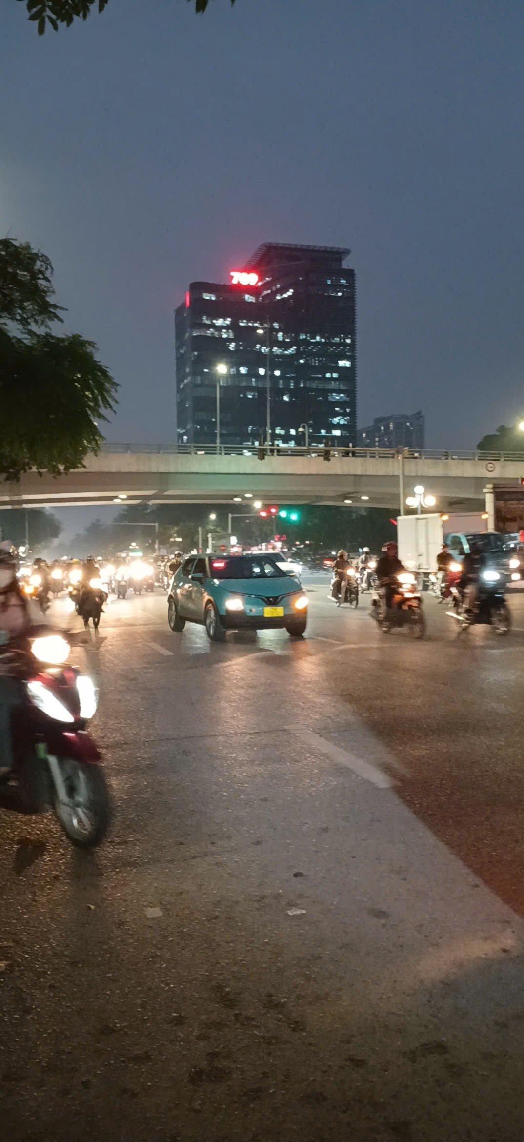 NHÀ PHÂN LÔ HOÀNG QUỐC VIỆT, HAI MẶT THOÁNG , GARA Ô TÔ, THIẾT KẾ HIỆN ĐẠI 5 TẦNG, SẴN Ở HOẶC LÀM VĂN PHÒNG