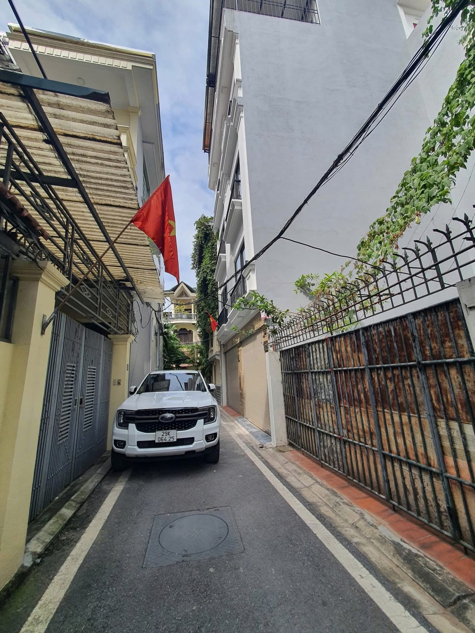 Bán nhà Nguyễn Sơn - Hồng Tiến