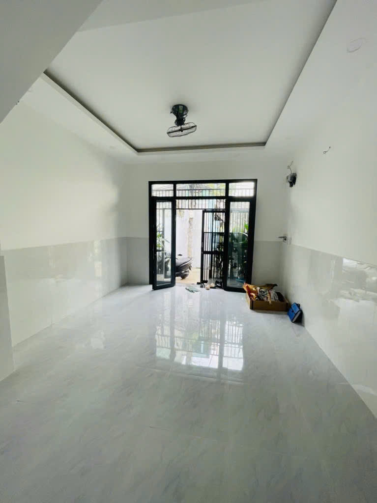 Hẻm xem hơi Nguyễn Phúc Chu - 71,1m2 - 4,1 x 18 - 4 tầng - chỉ 8,5 tỷ.