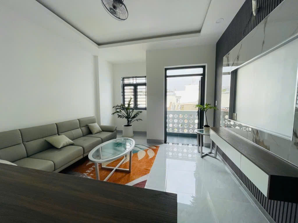 Hẻm xem hơi Nguyễn Phúc Chu - 71,1m2 - 4,1 x 18 - 4 tầng - chỉ 8,5 tỷ.