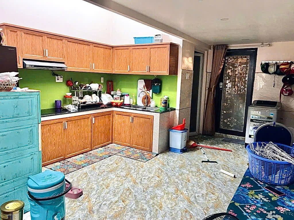 Hẻm cách nhà vài căn ra Nguyễn Sỹ Sách - 70m2 - 5 x 14 - 3 tầng - Chỉ 6,1 tỷ.