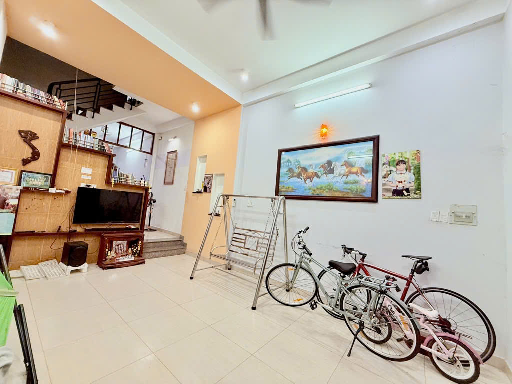 Nhà đẹp - 1 trệt 2 lầu - 3 phòng ngủ - hẻm 4m - Huỳnh Văn Nghệ - Chỉ 6,8 tỷ.