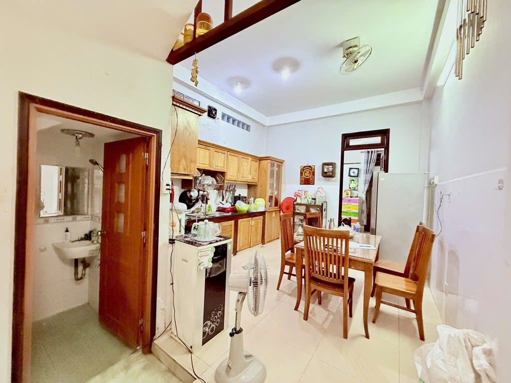 Nhà đẹp - 1 trệt 2 lầu - 3 phòng ngủ - hẻm 4m - Huỳnh Văn Nghệ - Chỉ 6,8 tỷ.