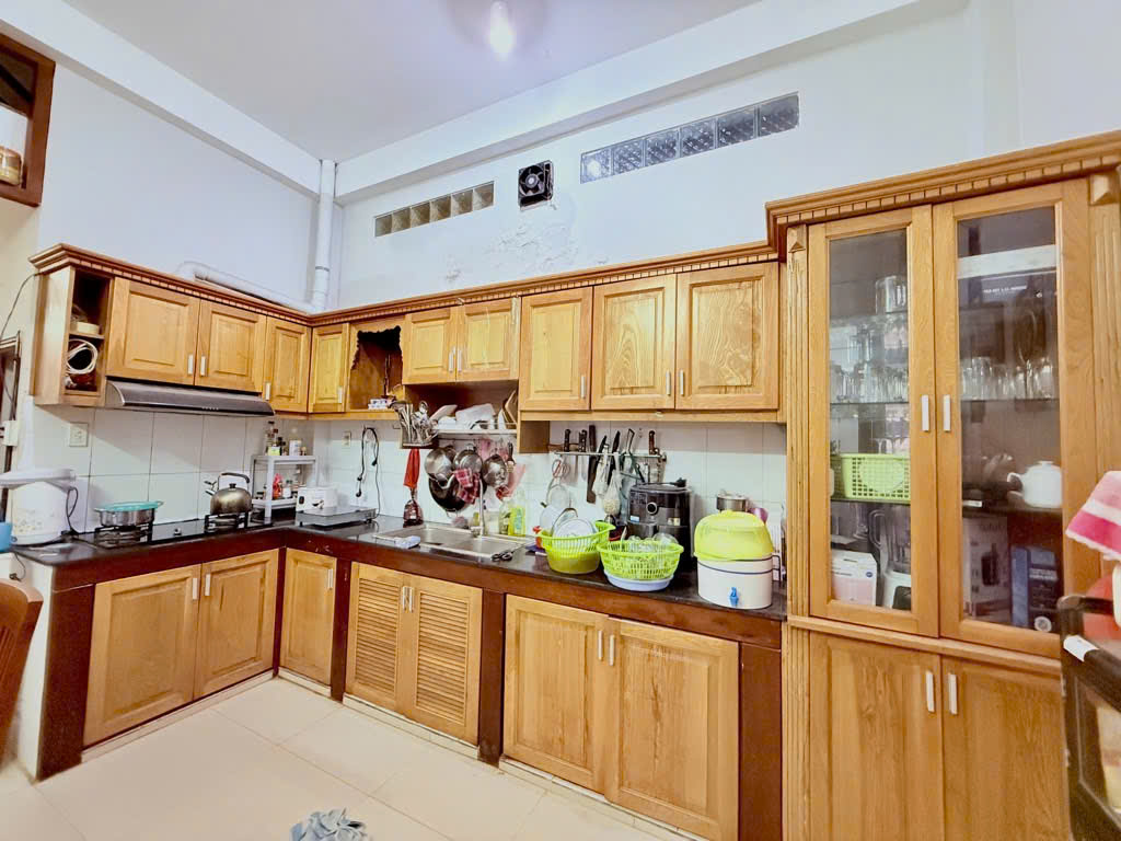 Nhà đẹp - 1 trệt 2 lầu - 3 phòng ngủ - hẻm 4m - Huỳnh Văn Nghệ - Chỉ 6,8 tỷ.