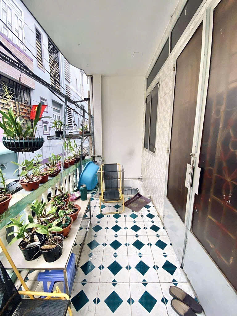 Hẻm ôtô - Sát mặt tiền Trường Chinh - Mặt tiền 5m (81m2) - 2 tầng - Dòng tiền 180tr - Chỉ 6,8 tỷ.