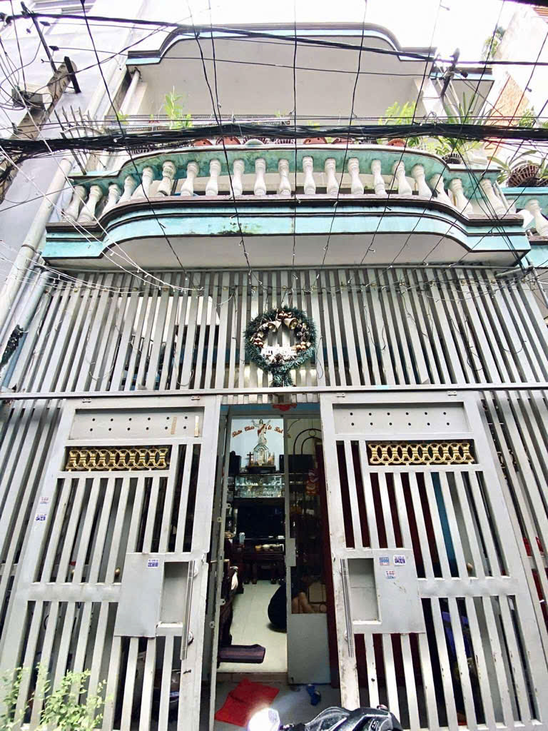 Hẻm ôtô - Sát mặt tiền Trường Chinh - Mặt tiền 5m (81m2) - 2 tầng - Dòng tiền 180tr - Chỉ 6,8 tỷ.