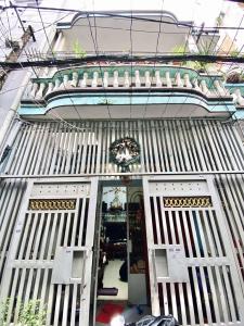 Hẻm ôtô - Sát mặt tiền Trường Chinh - Mặt tiền 5m (81m2) - 2 tầng - Dòng tiền 180tr - Chỉ 6,8 tỷ.