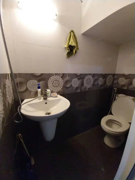 MẶT PHỐ KINH DOANH SẦM UẤT – VỈA HÈ RỘNG – ĐỐI DIỆN BẾN XE GIA LÂM.