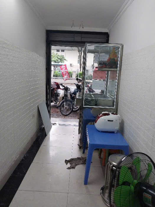 MẶT PHỐ KINH DOANH SẦM UẤT – VỈA HÈ RỘNG – ĐỐI DIỆN BẾN XE GIA LÂM.