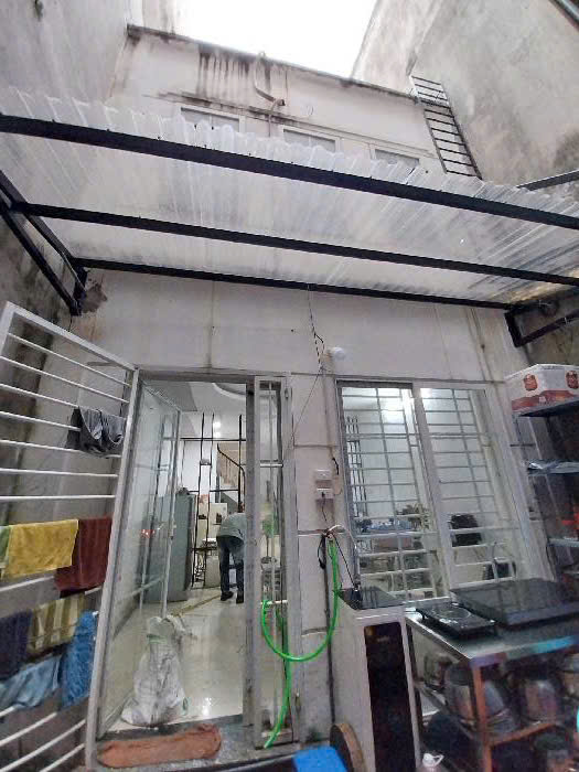 MẶT PHỐ KINH DOANH SẦM UẤT – VỈA HÈ RỘNG – ĐỐI DIỆN BẾN XE GIA LÂM.