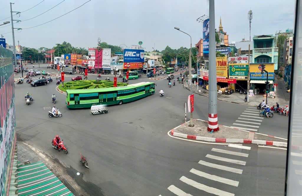 Mặt tiền đỉnh cao  - Ngay Vòng xoay Đầm Sen , nhỉnh 5,x Tỷ