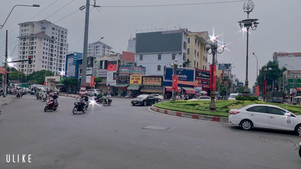 Mặt tiền đỉnh cao  - Ngay Vòng xoay Đầm Sen , nhỉnh 5,x Tỷ