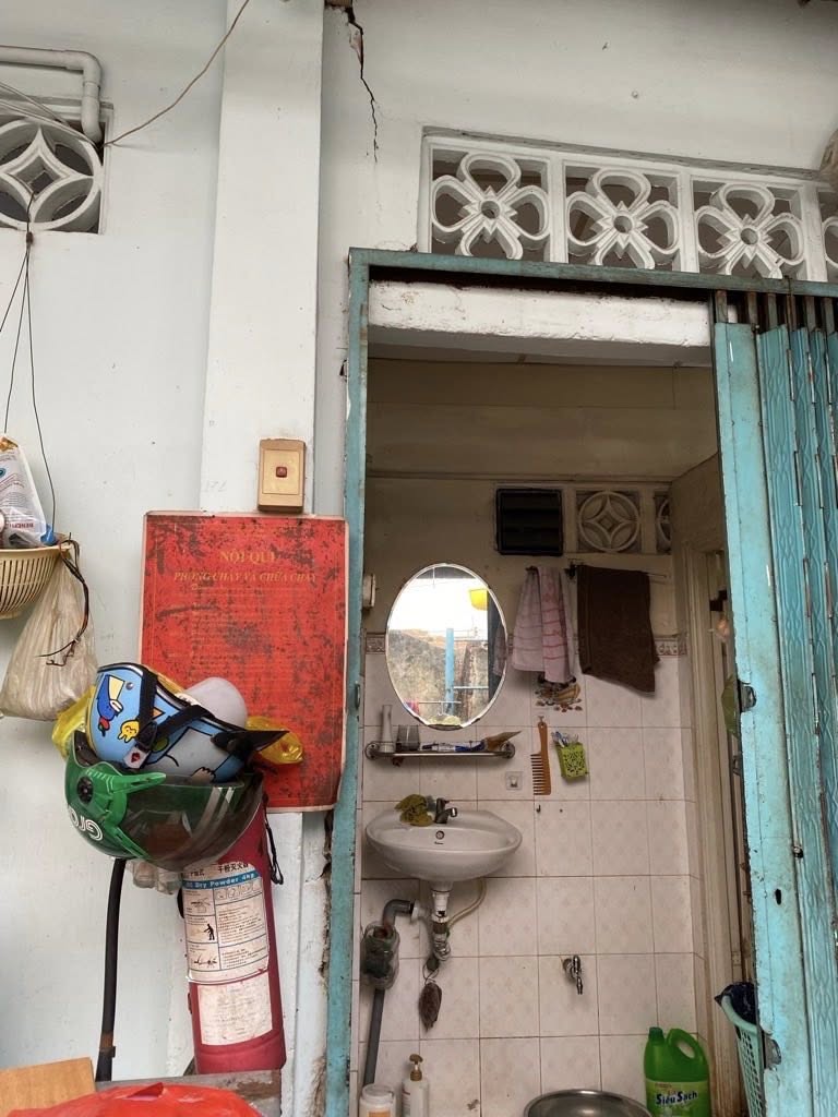 Nhà đường Ngô Nhân Tịnh, ngay chợ Bà Chiểu, phù hợp cho các hộ kinh doanh ở chợ.