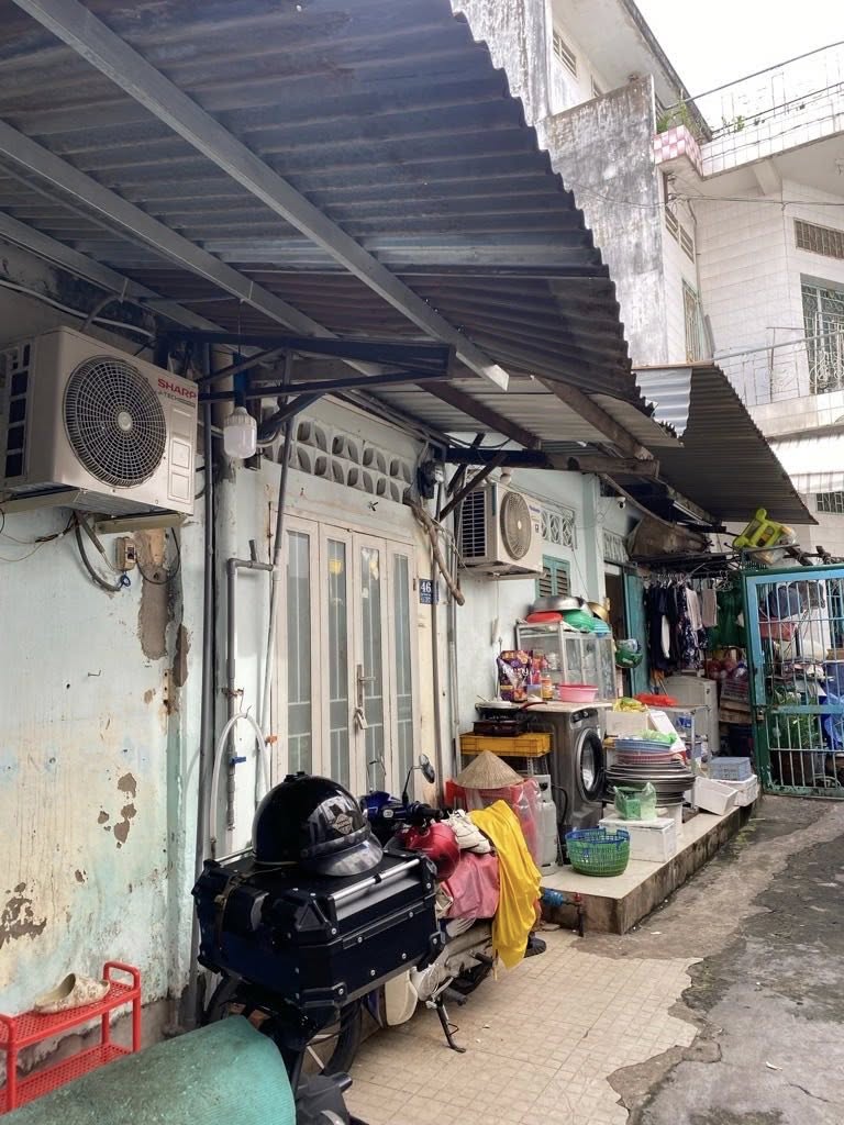 Nhà đường Ngô Nhân Tịnh, ngay chợ Bà Chiểu, phù hợp cho các hộ kinh doanh ở chợ.