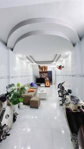 TÔN ĐẢN Q.4 _ LIỀN KỀ ĐƯỜNG SỐ _ NHÀ 5TẦNG _ BÊ TÔNG KIÊN CỐ TỚI NÓC