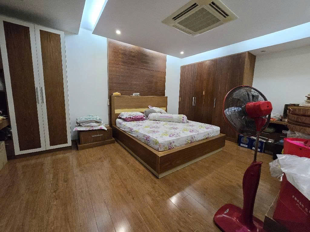 Bán nhà KDT Văn Khê 135m2 = 9*15m, Giá chào 33 tỷ, Kinh doanh đẹp