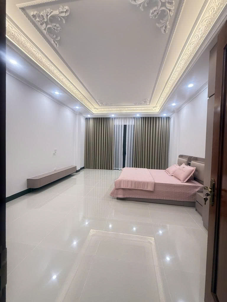 Bán Biệt Thự 508m2, 4 Tầng, 25m mặt phố Nguyễn Duy Trinh, Linh Đàm