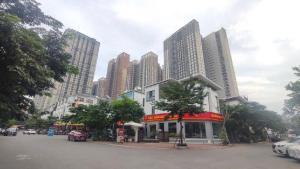 Bán biệt thự Mỗ Lao, Làng Việt Kiều 151m2 5 Tầng, 7m mặt tiền , Kinh doanh, View sát Hồ đẹp