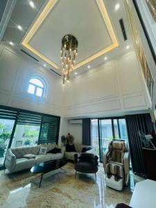 Bán nhà phân lô Văn Quán, Hà Đông 102m2, 5 Tầng, giá 26 tỷ