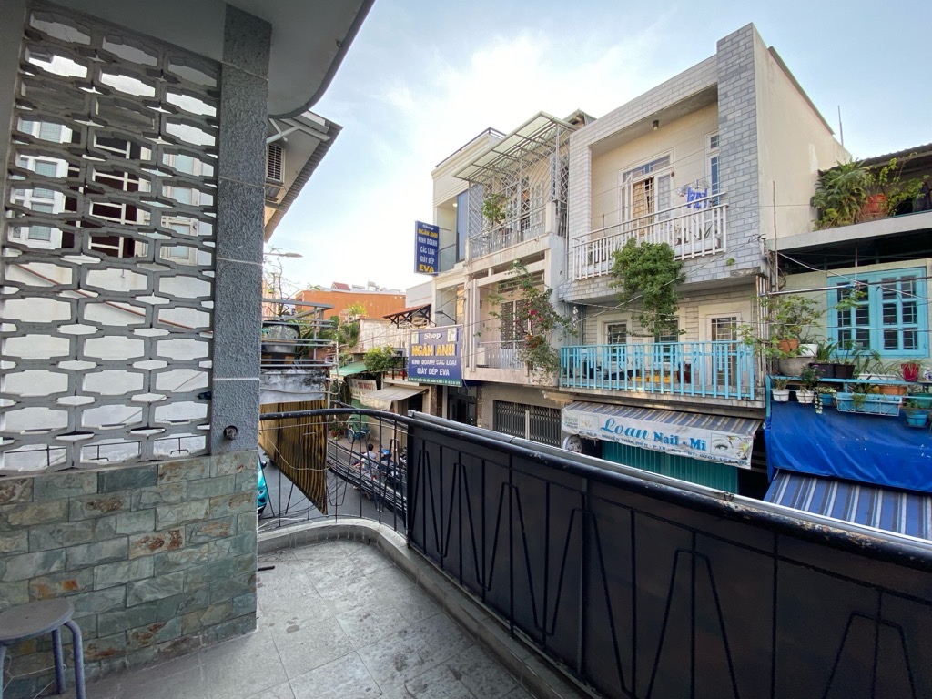 Em Đã Hiếm- Mà Còn Làm Nơi KD