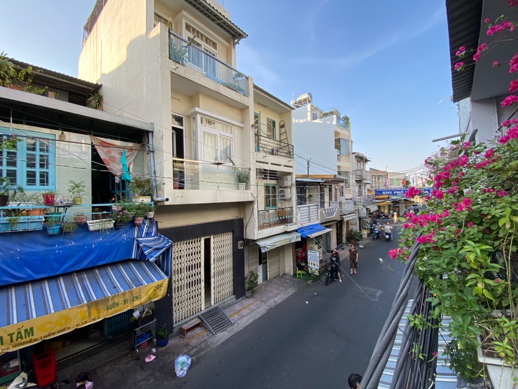 Em Đã Hiếm- Mà Còn Làm Nơi KD