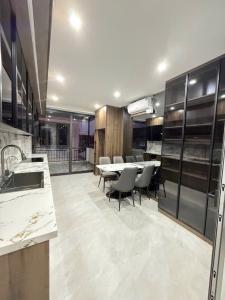 Bán nhà Trần Khát Chân - 3 mặt thoáng - Ô tô 4 chỗ đỡ cửa - 20 m ra ô tô tránh - 35m2 -Full Nội thất - Thang máy Nhập khẩu