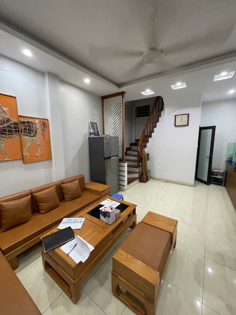 BÁN NHÀ Trung Kính nội thất đẹp, an ninh 48m2 9,5 tỷ