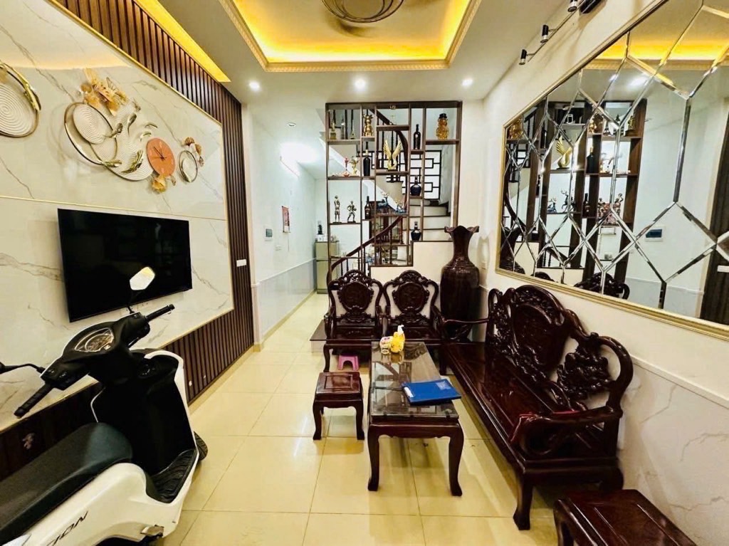 BÁN NHÀ Nguyễn Khang Gần Phố Ngõ Thông 42m2 10,5 tỷ