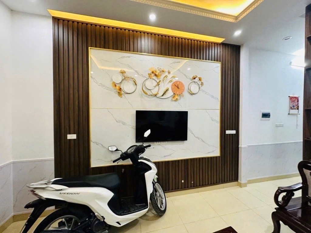 BÁN NHÀ Cầu Giấy Full nội thất - thang máy 40m2 13,5 tỷ