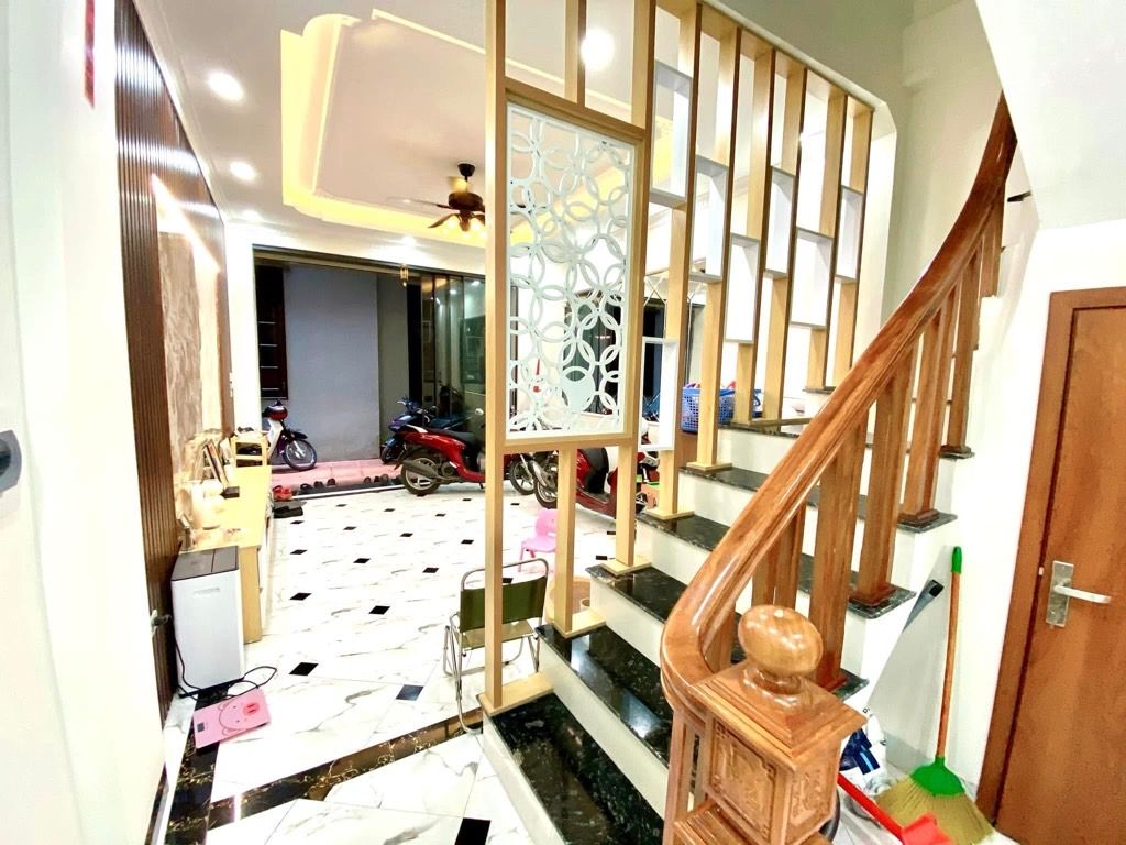  NHÀ PHỐ ĐƯỜNG LÁNG – ĐỐNG ĐA  ĐẸP LONG LANH – TẶNG FULL NỘI THẤT – TRUNG TÂM HIẾM – CHỈ 12 TỶ 