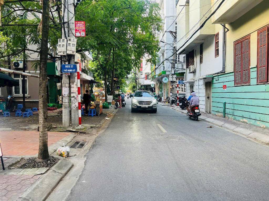 NHÂN CHÍNH - Ô TÔ ĐỖ CỬA