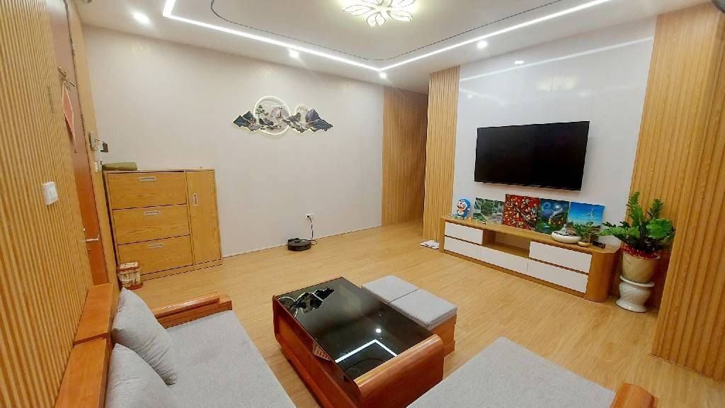 MẶT PHỐ QUANG TRUNG - VỈA HÈ THOÁNG